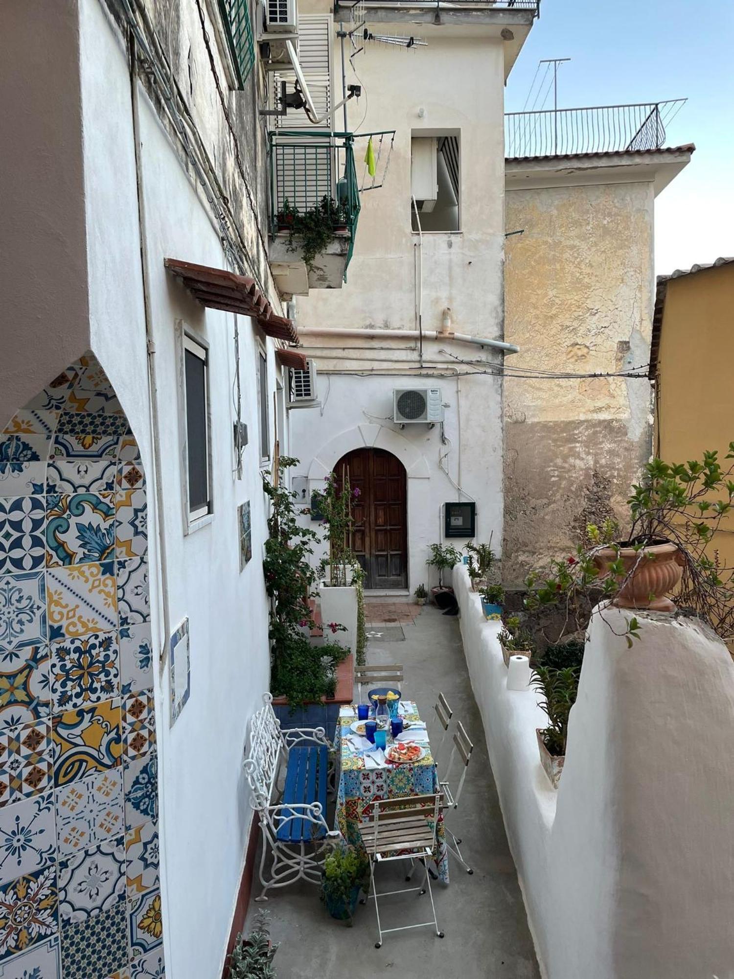 Casa Vacanza Le Tre Sorelle Vietri Exteriör bild